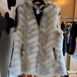 Women's Faux Fur Vest in White & Gray by Via Spiga